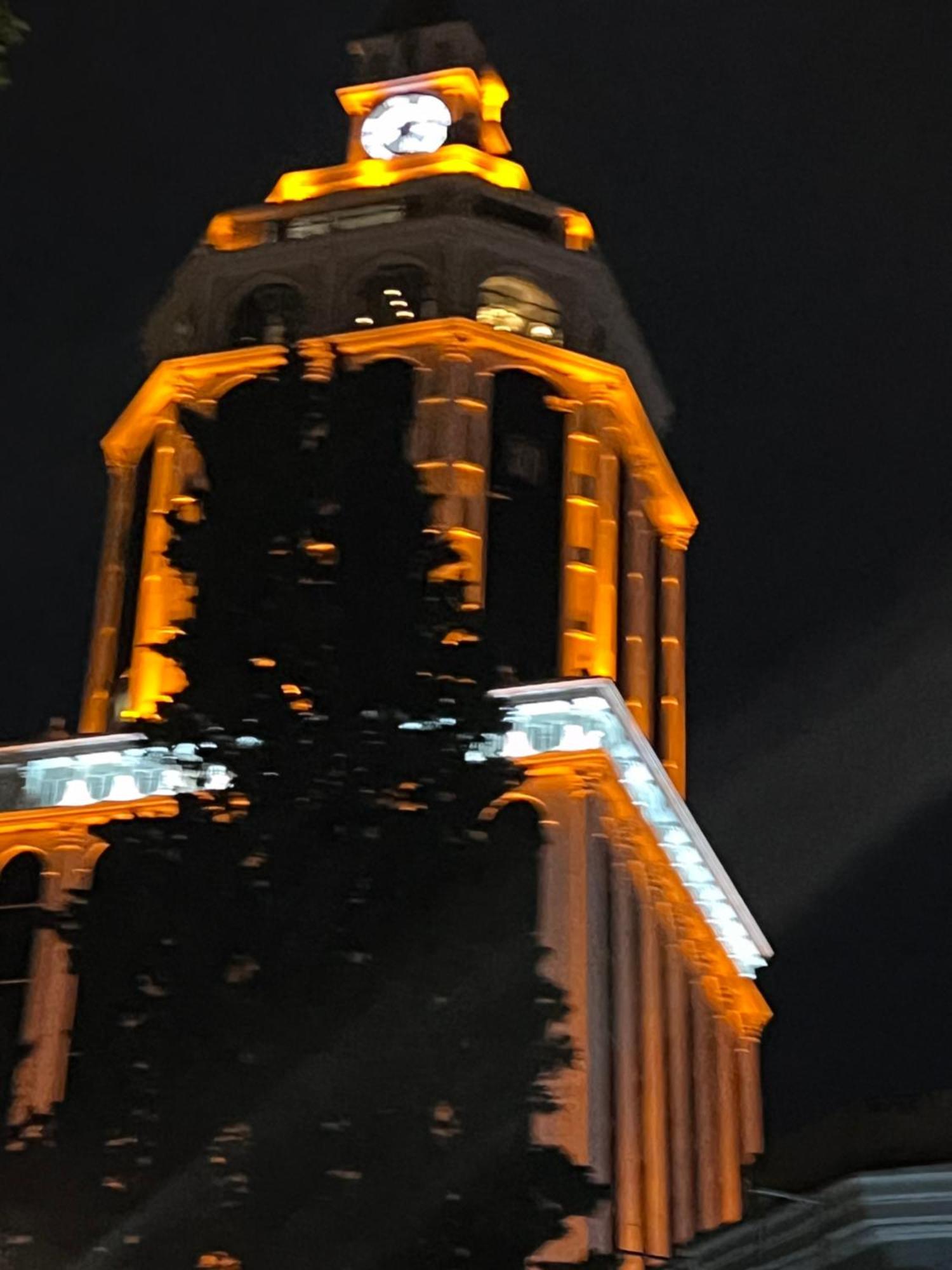 Hotel Paris バトゥーミ エクステリア 写真